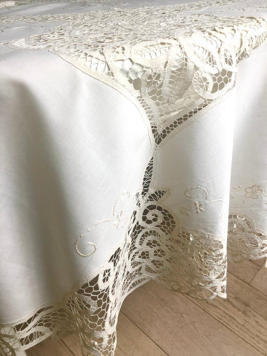 Tafelkleed/ Brugse kant